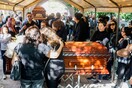 Νεκρές τέσσερις γυναίκες και δύο παιδιά μετά από ένοπλη επίθεση