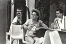 «Στο κάμπινγκ»: Ξαναβλέποντας την πιο κλασική σειρά του ελληνικού καλοκαιριού 