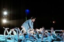 «Υπνοβάτες»: Μια παράσταση για τη διαρκή ακροβασία μας μεταξύ ζωής και θανάτου