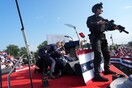 Απόπειρα δολοφονίας Τραμπ: Το χρονικό του χάους με τους πυροβολισμούς στην προεκλογική συγκέντρωση