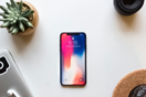 Η Apple σκοπεύει να χρησιμοποιεί μόνο οθόνες OLED για τα iPhone από το 2025