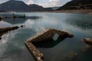 Λειψυδρία: Η ξηρασία στον Μόρνο και τα ερείπια του Κάλλιου που αναδύονται στα διεθνή ΜΜΕ