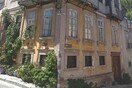 Καταρρέει το σπίτι του Ηλία Βενέζη στο Αϊβαλί