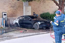 Αγία Παρασκευή: Tesla πήρε φωτιά ενώ φόρτιζε σε σούπερ μάρκετ