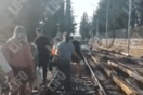 Βίντεο από το τρένο του ΗΣΑΠ στην Κηφισιά: «Φωτιά στο τελευταίο βαγόνι και πηδάμε στις ράγες»