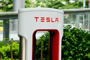 Σάλος με την Tesla στη Γερμανία: Διευθυντές επισκέπτονται εργαζομένους για να τσεκάρουν τις αναρρωτικές