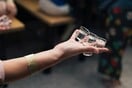 Κρήτη: Ήπιαν σφηνάκια με απορρυπαντικό αντί για ρακή σε μπαρ ξενοδοχείου