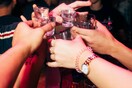 Κρήτη: Μεταφέρετε στη Γερμανία ένας από τους τουρίστες που ήπιαν σφηνάκια με απορρυπαντικό αντί για ρακή