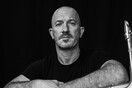 Colin Stetson: Από τις απαιτήσεις ενός αιωνόβιου μπάσου σαξοφώνου σε μουσική για ταινίες τρόμου όπως το «Hereditary»