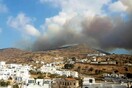 Μεγάλη φωτιά στην Ίο – Χωρίς πυροσβέστες το νησί
