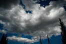 Ο καιρός σήμερα: Τοπικές βροχές και μικρή πτώση της θερμοκρασίας