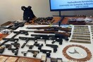 Δυτική Αττική: Εντοπίστηκε τεράστιο οπλοστάσιο - Πέντε συλλήψεις