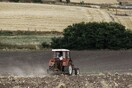 Νεκρός αγρότης που καταπλακώθηκε από το τρακτέρ του στην Ηλεία