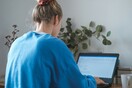 Πώς η πολύωρη καθιστική ζωή μπορεί να βλάψει την υγεία της καρδιάς