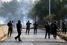 Τι συμβαίνει στο Πακιστάν: 6 νεκροί, μπλακ άουτ στο διαδίκτυο και βίαια επεισόδια στο Ισλαμαμπάντ