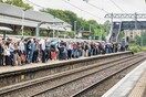 Βρετανία: Βλάβη στο σιδηροδρομικό δίκτυο προκαλεί χάος στα δρομολόγια