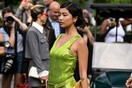 Outfit Πρωτοχρονιάς: Μαύρο midi και lime απόχρωση «ψηφίζουν» οι fashion experts