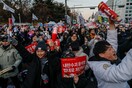 Νότια Κορέα: Τι σηματοδοτεί η καθαίρεση του προέδρου Γιουν και τι θα ακολουθήσει