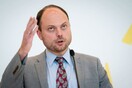 Η μητέρα «εχθρού» του Πούτιν νοσηλεύεται στο Βερολίνο με συμπτώματα δηλητηρίασης