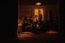 Επιστροφή στο σπίτι της γιαγιάς: Ένα θεατρικό τσουνάμι αναμνήσεων
