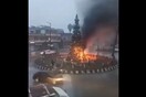 Διαδηλώσεις στη Συρία για τον εμπρησμό χριστουγεννιάτικου δέντρου
