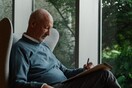 Ο δισεκατομμυριούχος που κάθε αρχή του χρόνου συνάπτει ένα «προθανάτιο» συμβόλαιο με τον εαυτό του 