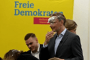 Γερμανία: Πέταξαν τούρτα στον ηγέτη του FDP Κρίστιαν Λίντνερ σε ομιλία του