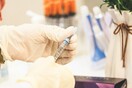 ΕΟΠΠΥ: Πατέρας διανύει απόσταση 140 χλμ για να προμηθευτεί τις ενέσεις του παιδιού του