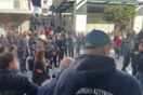 Κακοποίηση 3χρονου στο Ηράκλειο: Στη φυλακή ο υποκινητής των επεισοδίων έξω από τα δικαστήρια