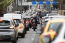 Κίνηση στους δρόμους: Καραμπόλα τεσσάρων οχημάτων στη Συγγρού - Πού αλλού υπάρχουν προβλήματα