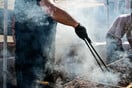 Τσικνοπέμπτη: Μουσική, έθιμα και 1 τόνος κρέας στο κέντρο της Αθήνας
