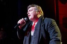 «Για αυτό έγινε ο κόσμος μάτια μου» και 9 ακόμη εμβληματικά τραγούδια του Μανώλη Λιδάκη