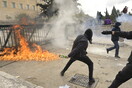 Επεισόδια στο Σύνταγμα - Μολότοφ στο προαύλιο της Βουλής