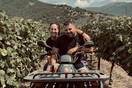 «Βγαίνεις ένα χειμωνιάτικο πρωινό από το σπίτι σου, ο ήλιος ανατέλλει και οι χιονισμένες βουνοκορφές βάφονται ροζ. Τι άλλο να ζητήσει κανείς από τη ζωή»;