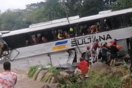 Βολιβία: Τουλάχιστον 33 νεκροί από σύγκρουση δύο λεωφορείων