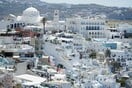Τα «μυστήρια» της Μήλου και το κρυφτούλι της τουριστικής υπερδόμησης στις Κυκλάδες