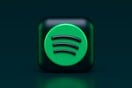 Η Spotify λέει ότι κατέβαλε πέρυσι 10 δισ. δολάρια σε δικαιώματα εν μέσω επικρίσεων από καλλιτέχνες