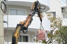 Βούλα: Γερανοφόρο όχημα έπεσε σε ηλεκτροφόρα καλώδια - Ένα άτομο χωρίς τις αισθήσεις του