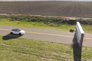 Είναι το autopilot της Tesla πιο έξυπνο από τον Road Runner;