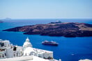 Σαντορίνη: Ξεκίνησε η σεζόν με το πρώτο κρουαζιερόπλοιο