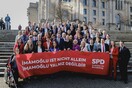 Γερμανία: «Ο Ιμάμογλου δεν είναι μόνος» - Το πανό των Σοσιαλδημοκρατών έξω από το κοινοβούλιο