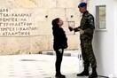 Υπάλληλος της Βουλής επιχείρησε να γράψει συνθήματα στο Μνημείο του Άγνωστου Στρατιώτη