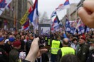 Φοιτητές εναντίον προπαγάνδας: Μαζική διαμαρτυρία σε φιλοκυβερνητικό τηλεοπτικό σταθμό στη Σερβία