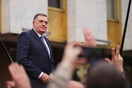Ο ηγέτης των Σερβοβόσνιων διαφεύγει στη Μόσχα καθώς οι Αρχές εντείνουν τις προσπάθειες σύλληψής του