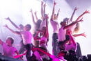 Η Dua Lipa έκλεισε το πρώτο σκέλος της παγκόσμιας περιοδείας της με μια μεγάλη έκπληξη