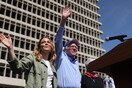 Συγκέντρωση του Μπέρνι Σάντερς στο Λος Άντζελες με χιλιάδες διαδηλωτές κατά του Τραμπ