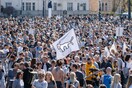 «Θάνατος στα χρώματα»: Οι Ούγγροι επιστρατεύουν την ειρωνεία ενάντια στον Όρμπαν και την απαγόρευση του Pride