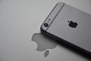 Με τη βοήθεια των δασμών του Τραμπ η Apple αποφεύγει τη μεγαλύτερη κρίση της μετά την πανδημία