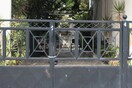 Μενίδι: «Την έσπρωξα γιατί πήγε να μου επιτεθεί με σφυρί» φέρεται να υποστήριξε ο 84χρονος