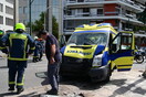 Ασθενοφόρο έπεσε σε κολώνα στο κέντρο της Αθήνας - Δύο πεζοί τραυματίστηκαν σοβαρά